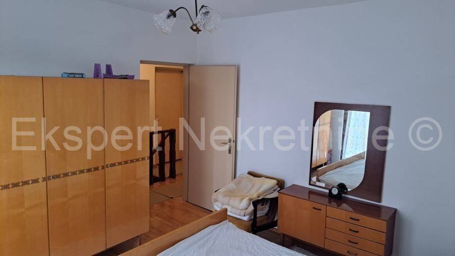 Flat in a house, Sale, Okrug, Okrug Gornji