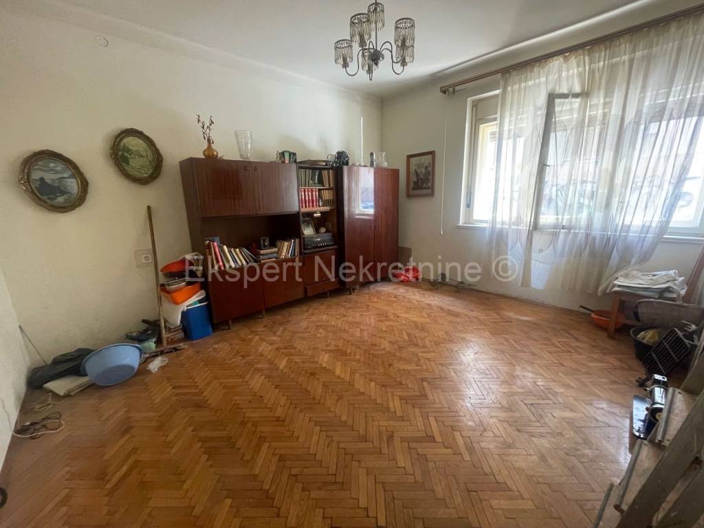 Flat in a building, Sale, Split, Split