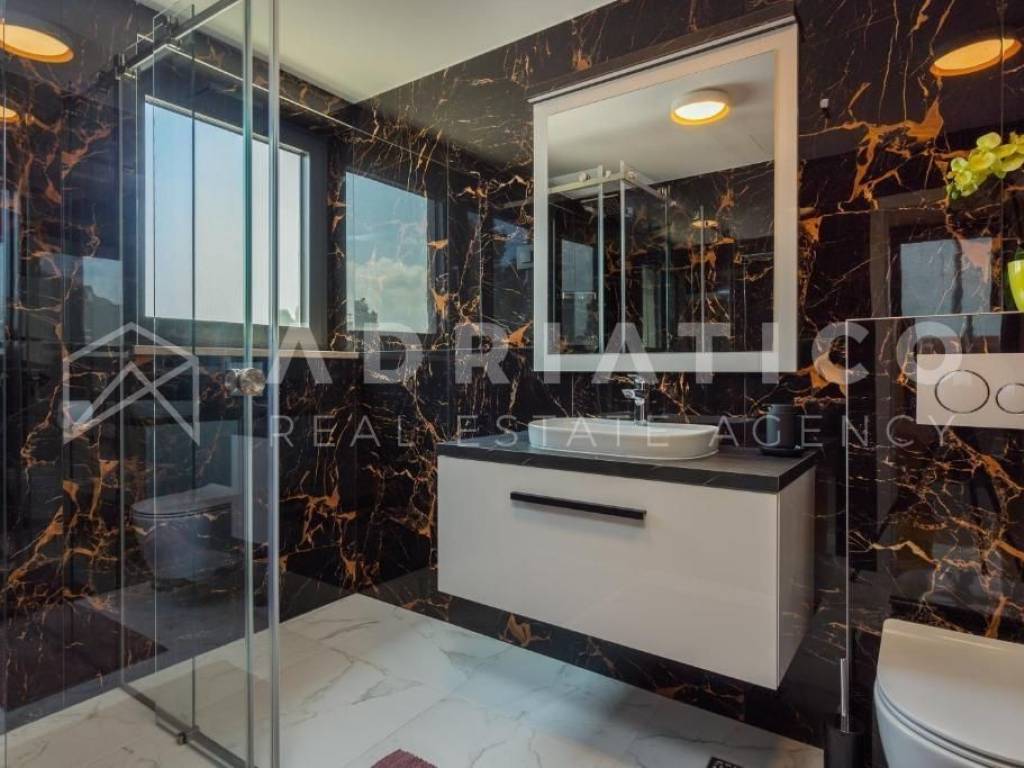 Flat in an urban villa, Sale, Fažana, Fažana