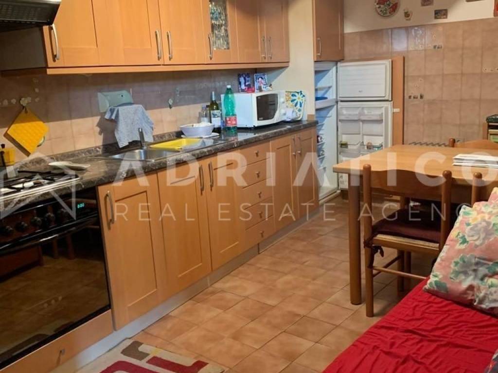 Terraced house, Sale, Bale, Bale