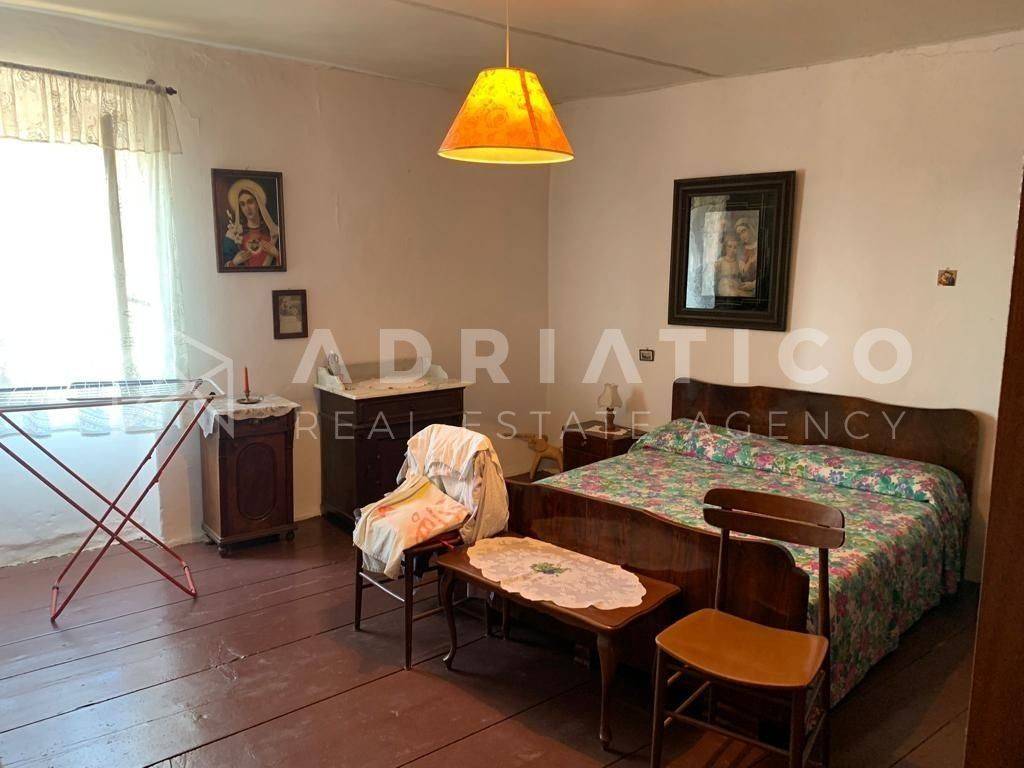 Terraced house, Sale, Bale, Bale