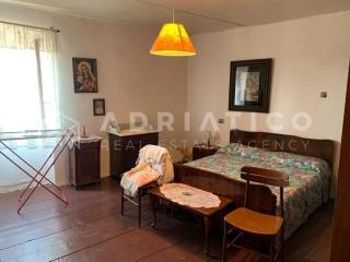Terraced house, Sale, Bale, Bale