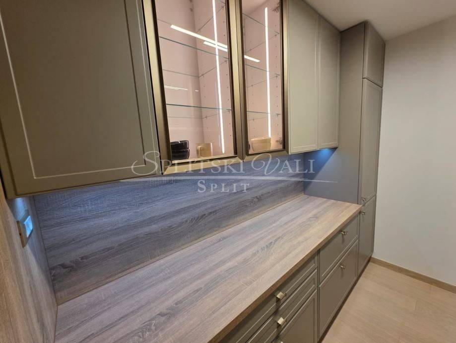 Flat in a building, Sale, Split, Split