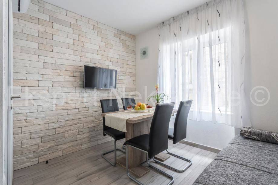Terraced house, Sale, Milna, Milna