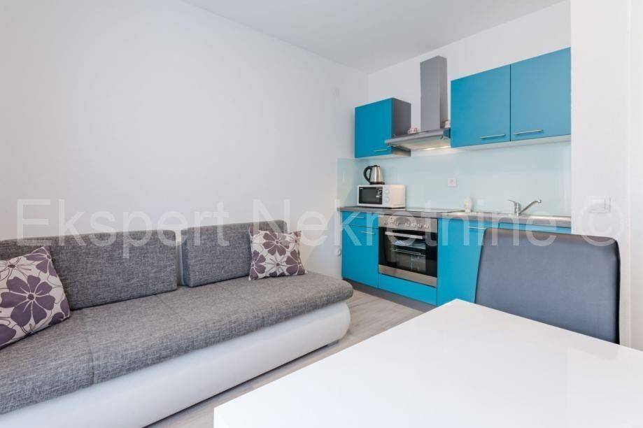 Terraced house, Sale, Milna, Milna