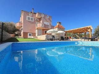 House with apartments, Sale, Pašman, Pašman