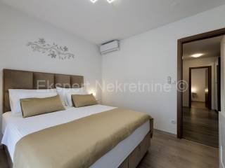Flat in a building, Sale, Trogir - Okolica, Mastrinka