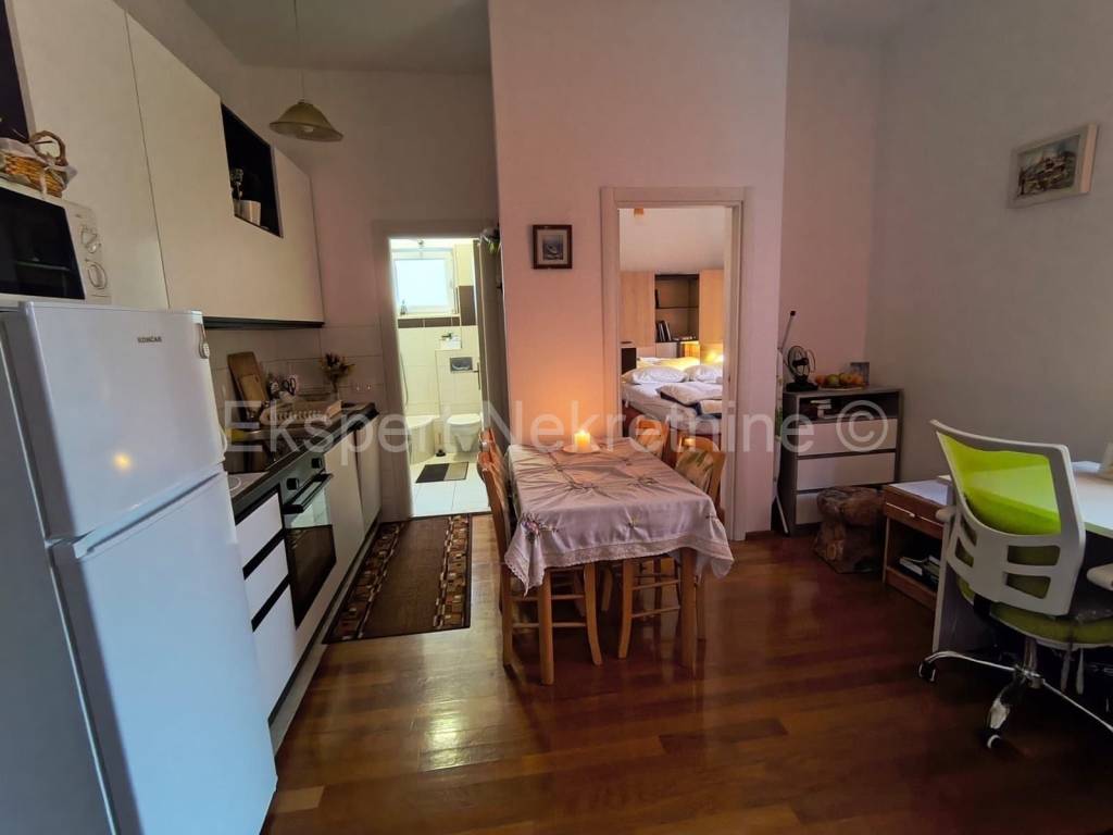 Flat in a building, Sale, Split, Split