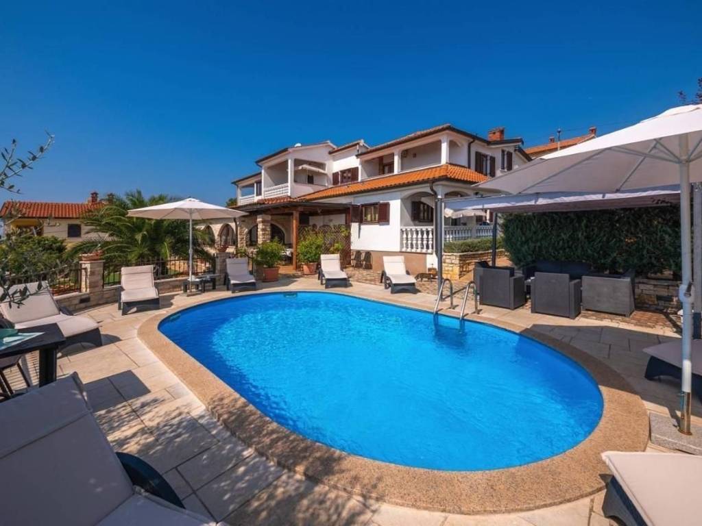 House with apartments, Sale, Kaštelir-Labinci, Kaštelir