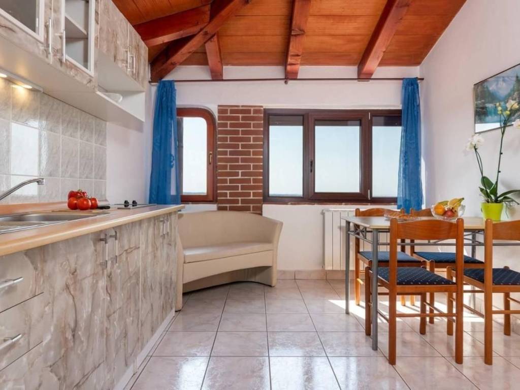 House with apartments, Sale, Kaštelir-Labinci, Kaštelir