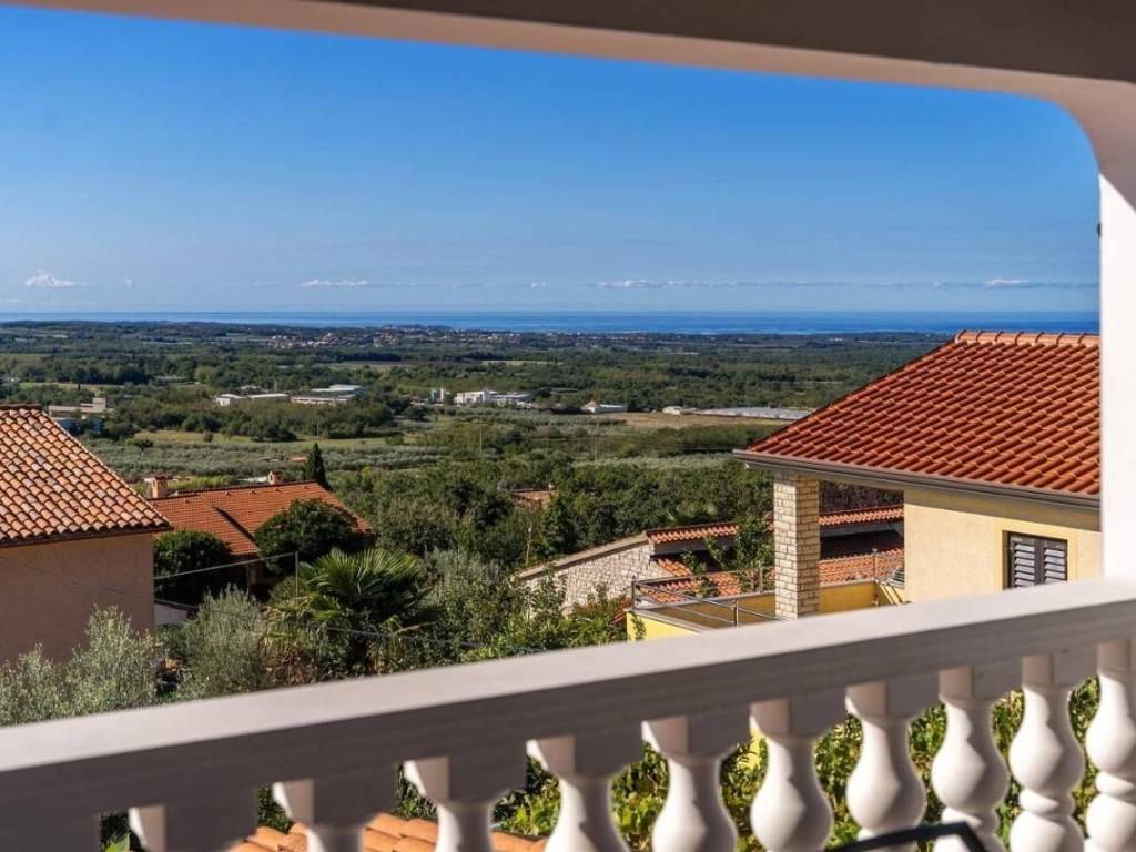 House with apartments, Sale, Kaštelir-Labinci, Kaštelir
