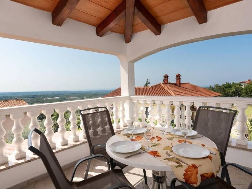 House with apartments, Sale, Kaštelir-Labinci, Kaštelir