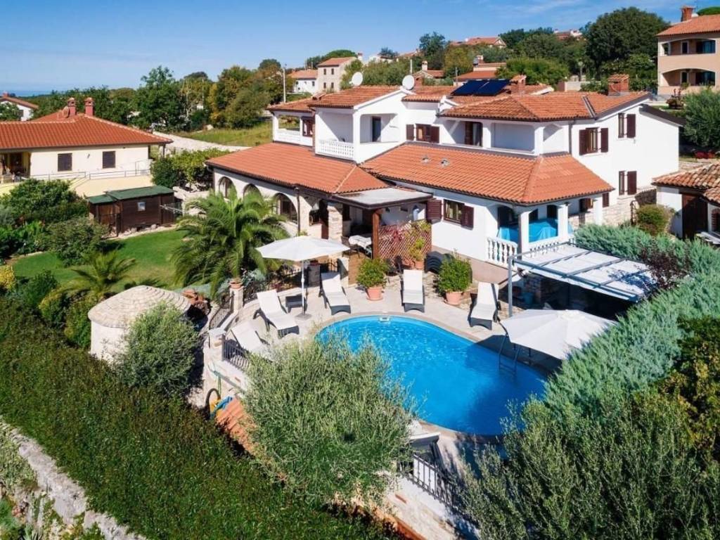 House with apartments, Sale, Kaštelir-Labinci, Kaštelir