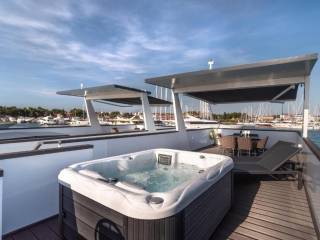 House by the sea, Sale, Novigrad, Novigrad