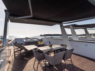 House by the sea, Sale, Novigrad, Novigrad