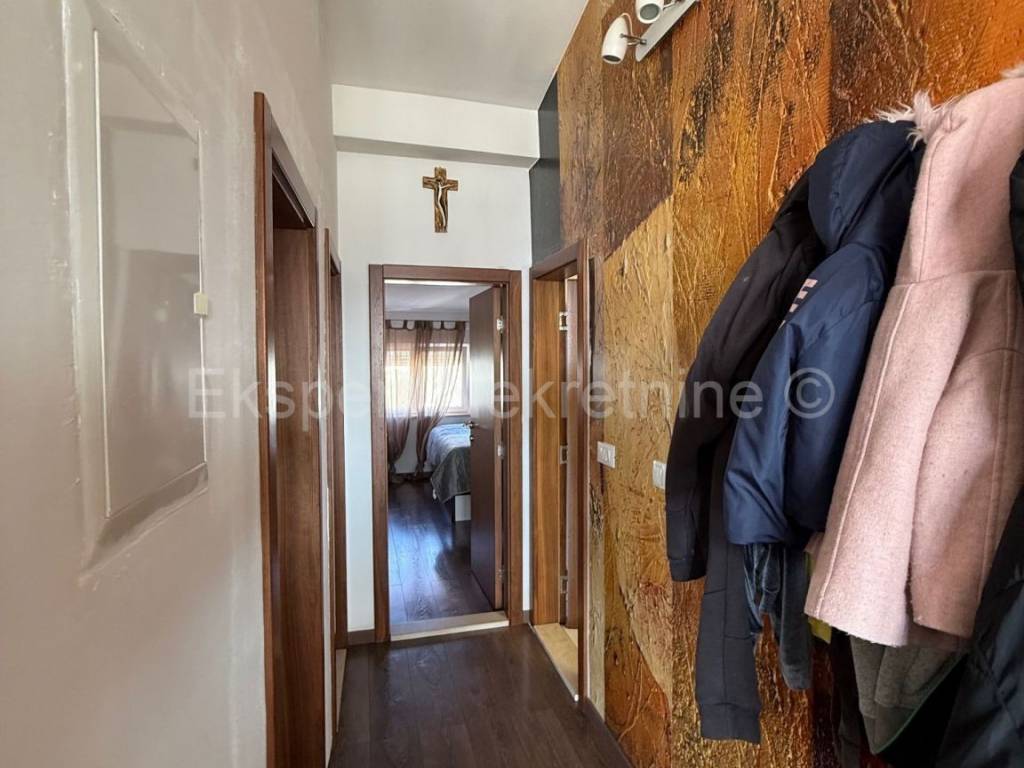 Flat in a house, Sale, Split, Split
