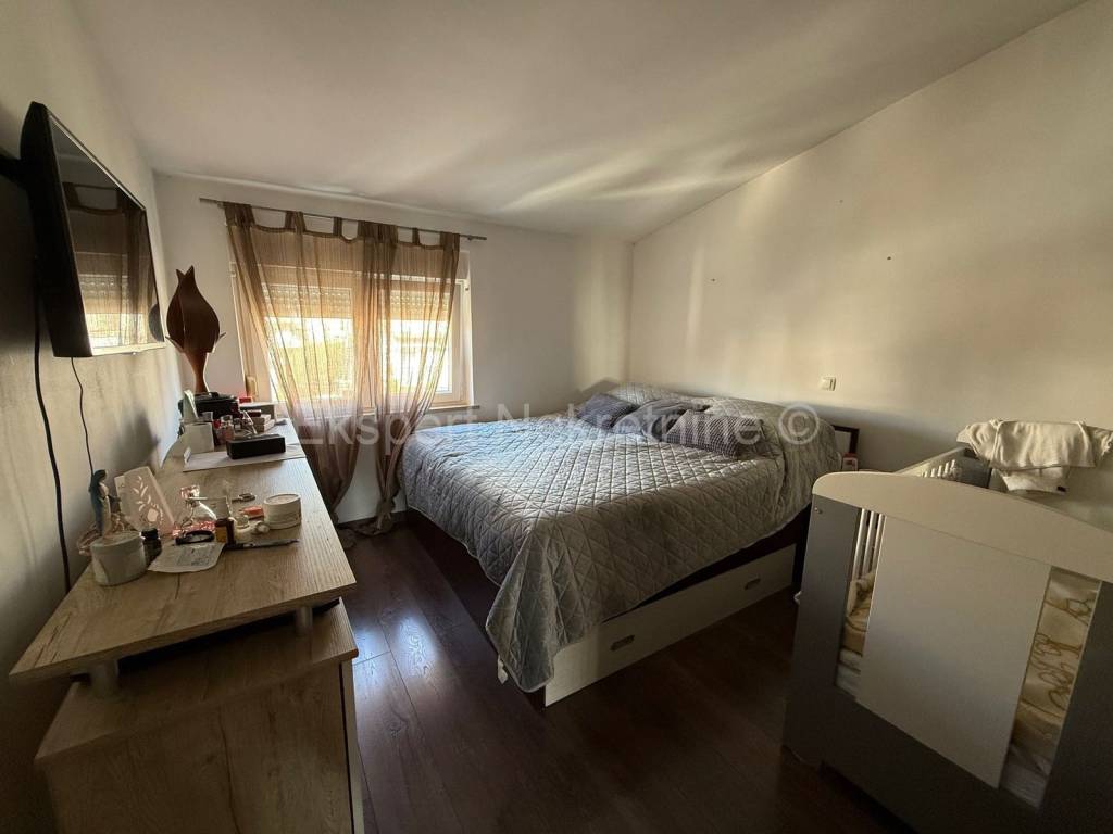 Flat in a house, Sale, Split, Split