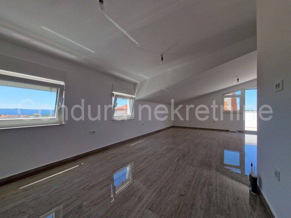 Apartman na moru, Prodaja, Vir, Vir