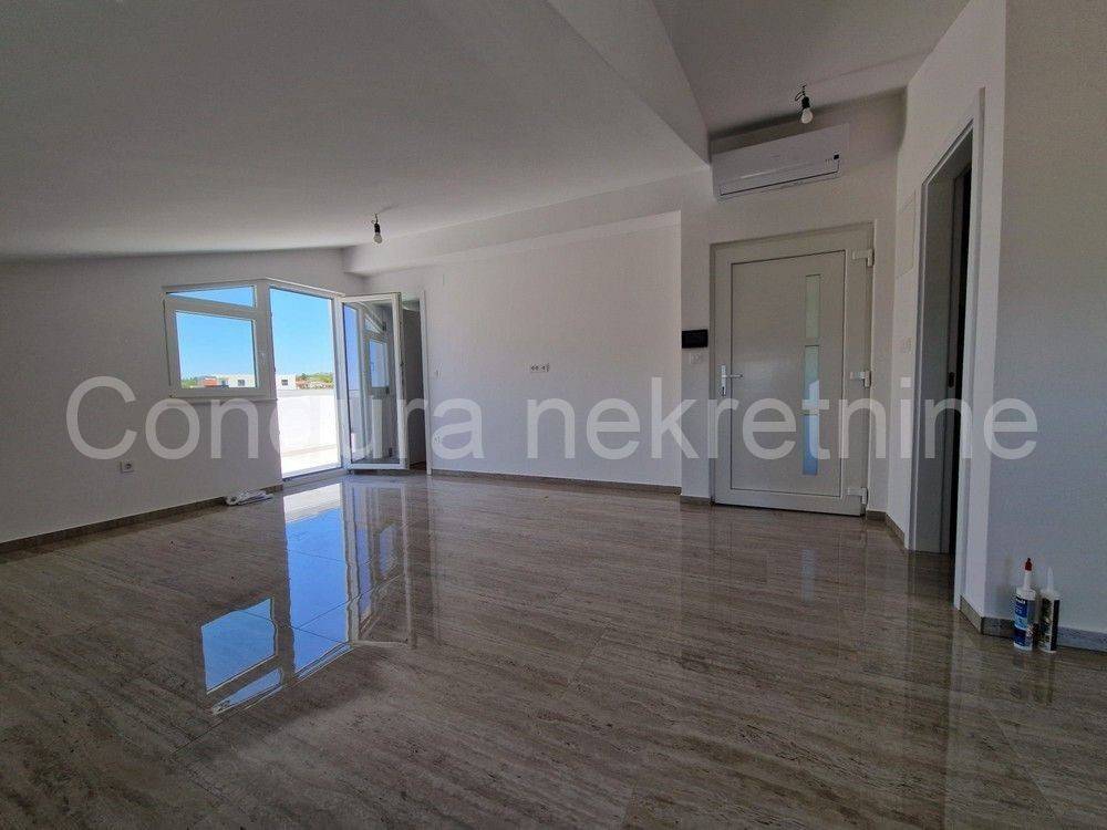 Apartman na moru, Prodaja, Vir, Vir