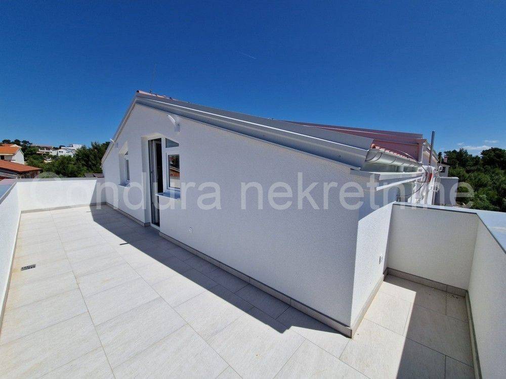 Apartman na moru, Prodaja, Vir, Vir