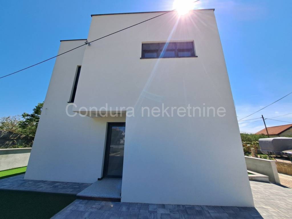 Kuca na moru, Prodaja, Privlaka, Privlaka