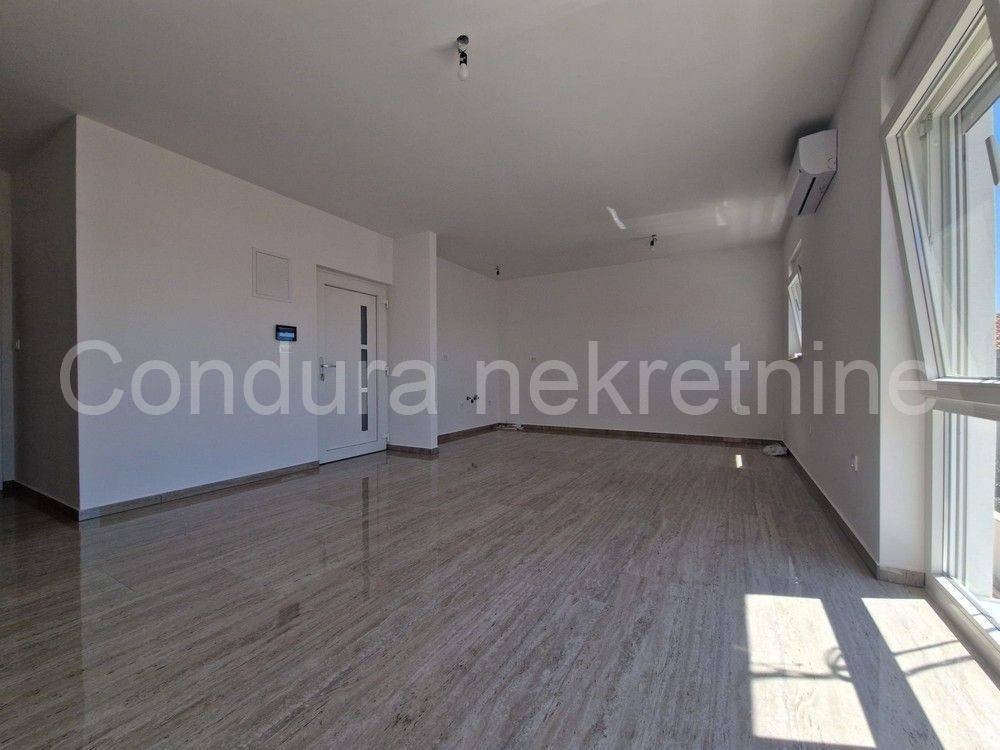 Apartman na moru, Prodaja, Vir, Vir