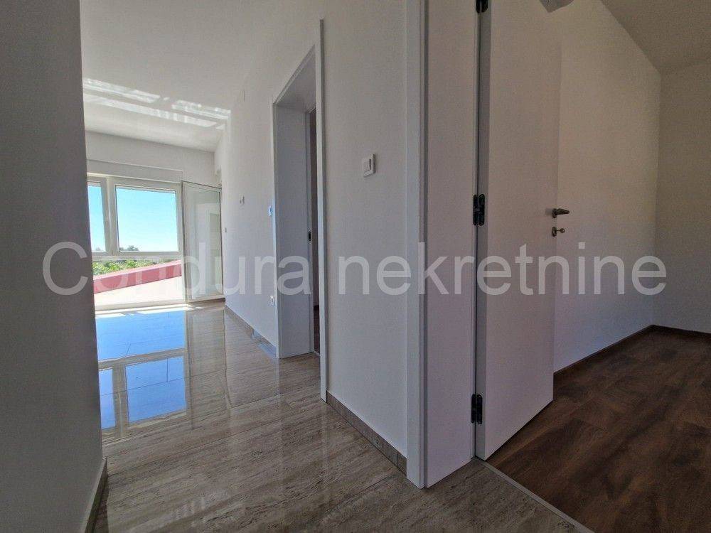 Apartman na moru, Prodaja, Vir, Vir