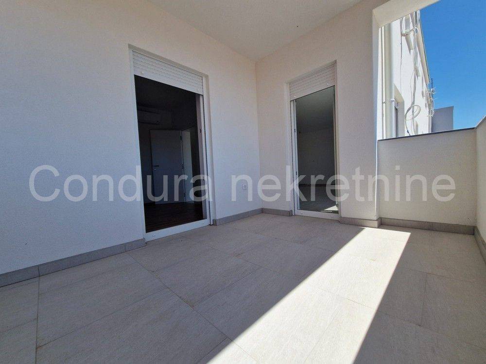 Apartman na moru, Prodaja, Vir, Vir