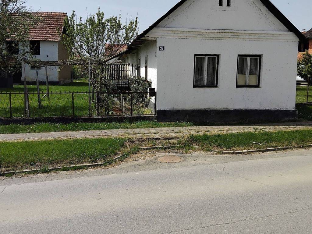 One-storey house, Sale, Požega - Okolica, Mihaljevci