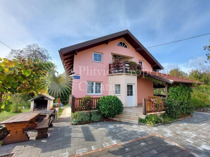 House with apartments, Sale, Slunj, Donje Taborište