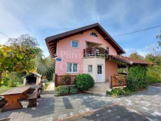 House with apartments, Sale, Slunj, Donje Taborište