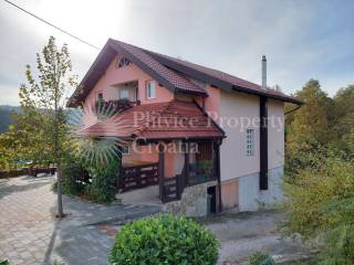 House with apartments, Sale, Slunj, Donje Taborište