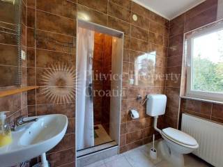 House with apartments, Sale, Slunj, Donje Taborište