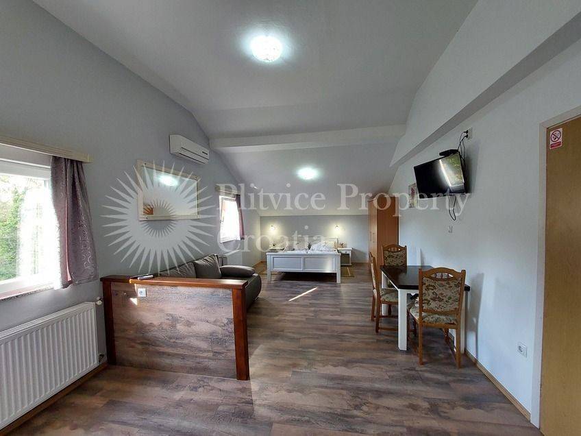 House with apartments, Sale, Slunj, Donje Taborište