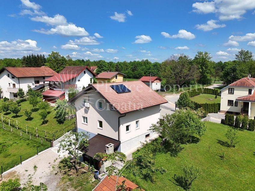 House with apartments, Sale, Slunj, Donje Taborište