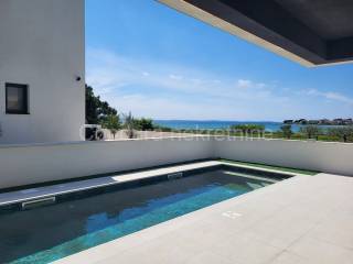 Vila, Prodaja, Privlaka, Privlaka