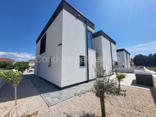 Vila, Prodaja, Privlaka, Privlaka
