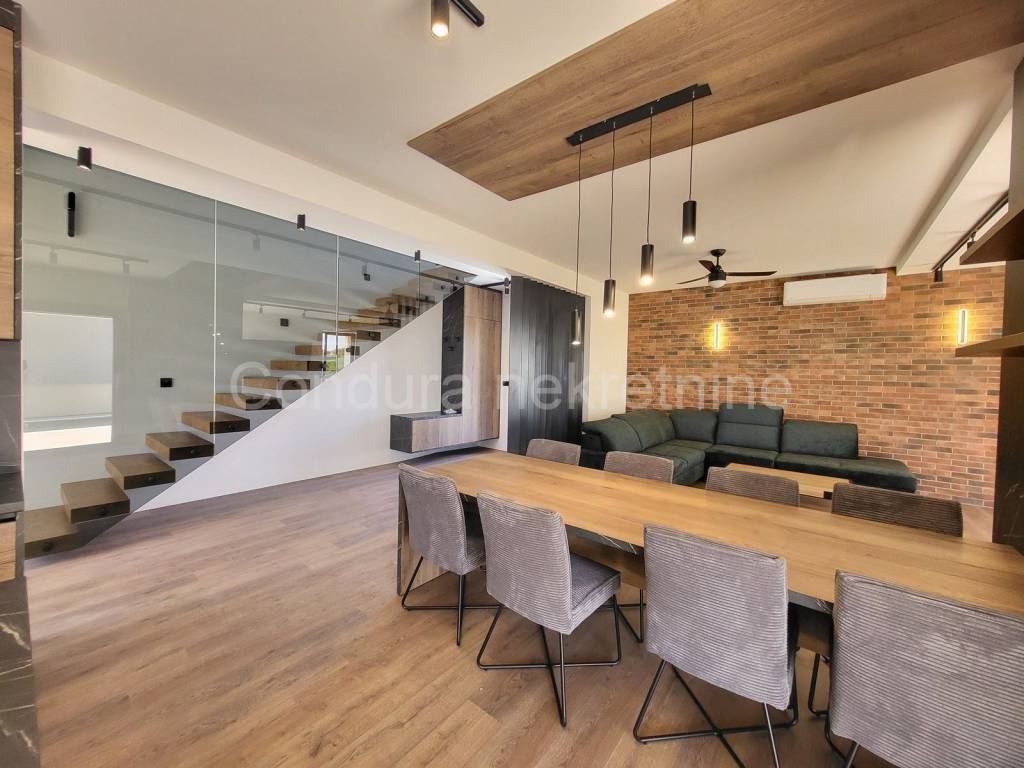 Vila, Prodaja, Privlaka, Privlaka