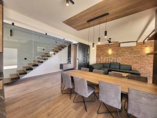 Vila, Prodaja, Privlaka, Privlaka