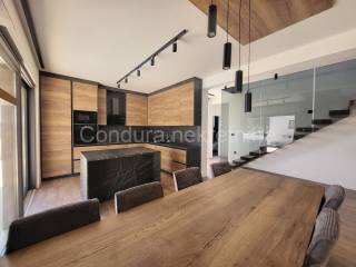 Vila, Prodaja, Privlaka, Privlaka