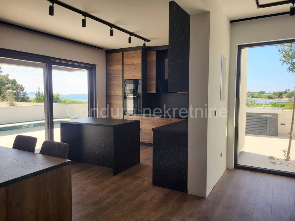 Vila, Prodaja, Privlaka, Privlaka