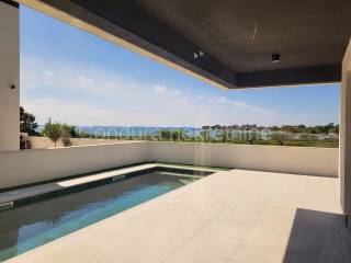Vila, Prodaja, Privlaka, Privlaka