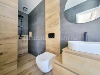 Vila, Prodaja, Privlaka, Privlaka