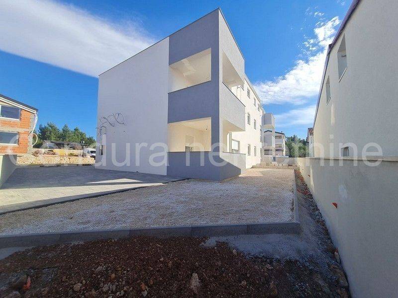 Apartman na moru, Prodaja, Vir, Vir