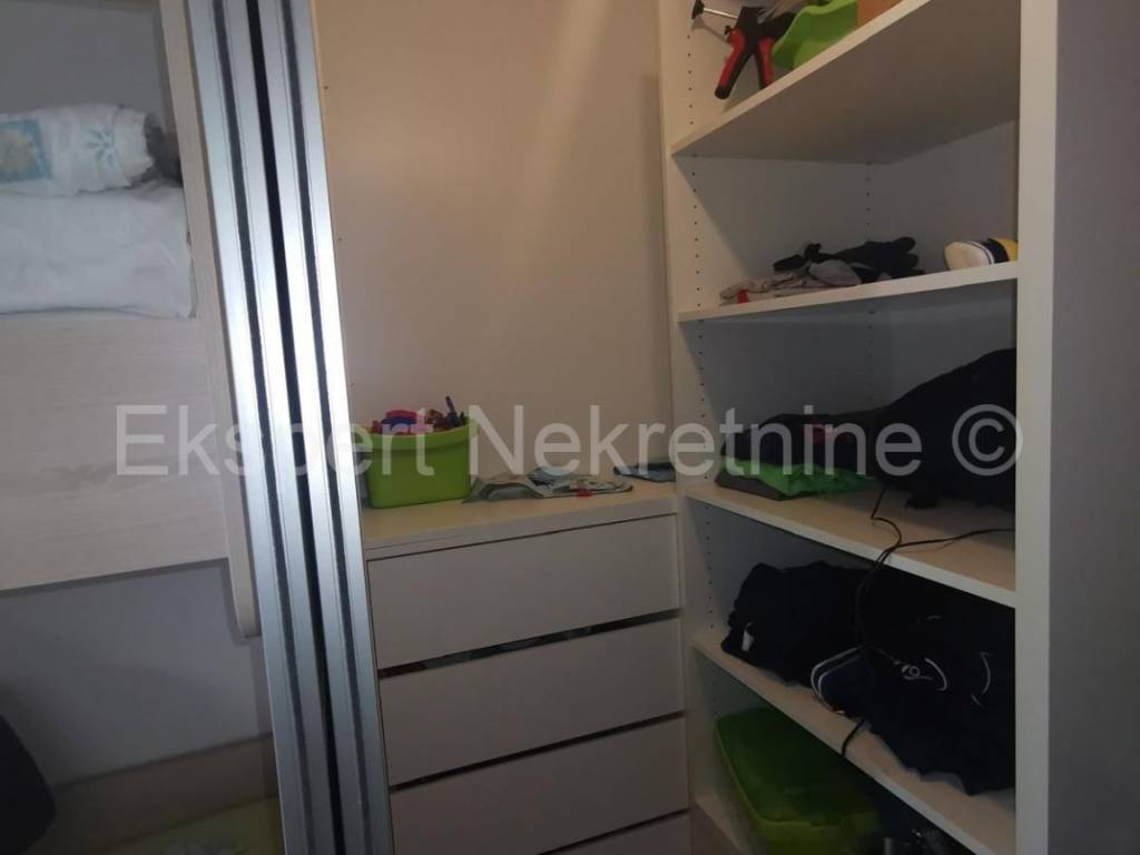 Flat in a building, Sale, Split, Split