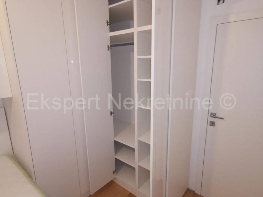 Flat in a building, Sale, Split, Split