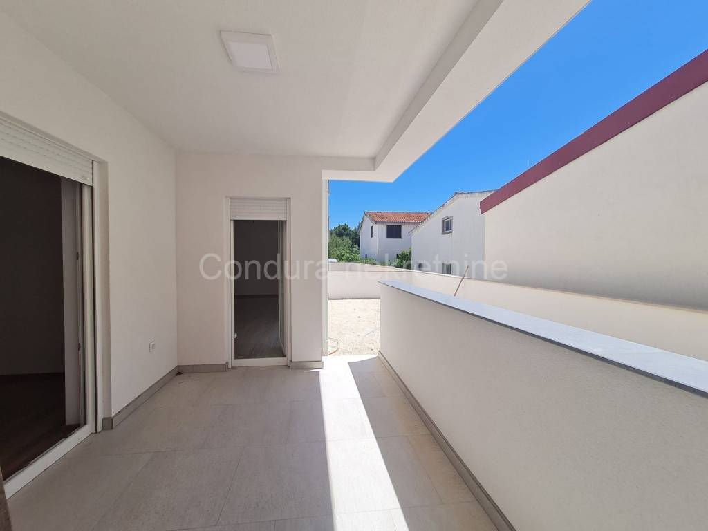 Apartman na moru, Prodaja, Vir, Vir
