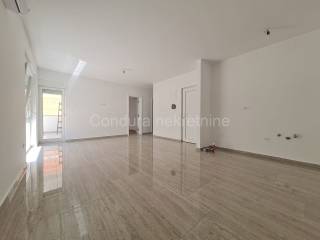Apartman na moru, Prodaja, Vir, Vir
