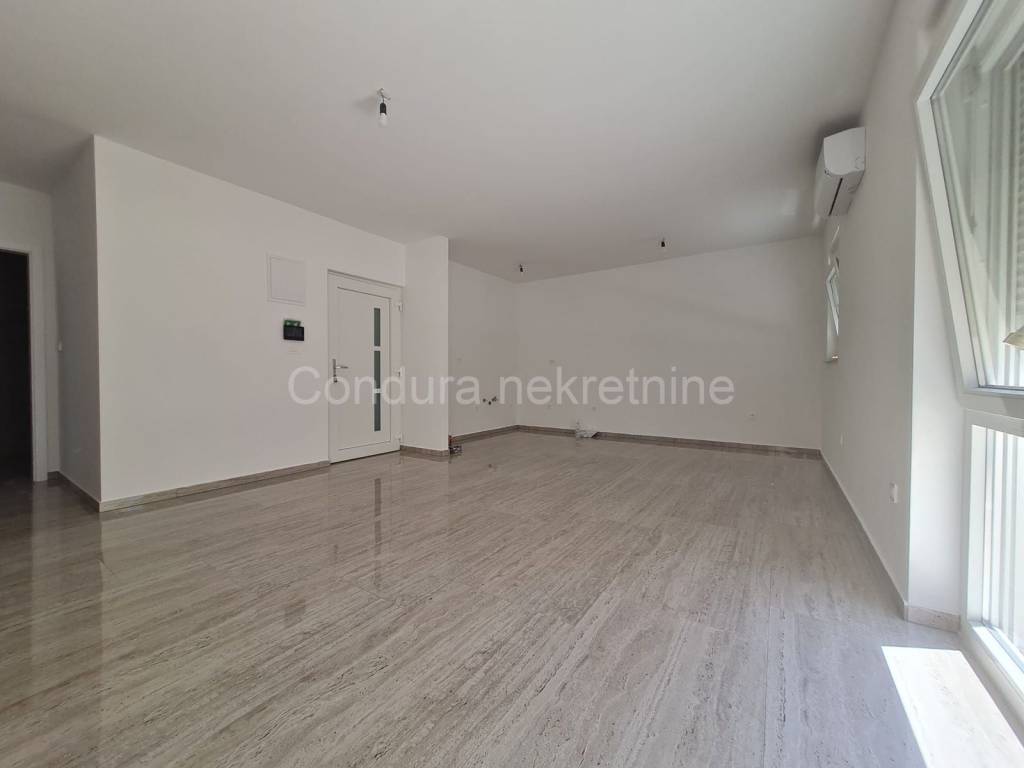 Apartman na moru, Prodaja, Vir, Vir