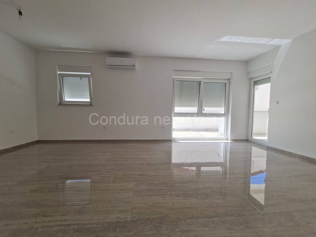 Apartman na moru, Prodaja, Vir, Vir